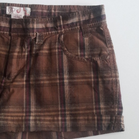 OP | Plaid Cuffed Hem Shorts - Picture 3 of 4